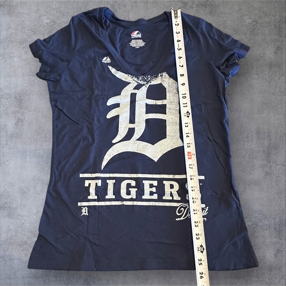 Detroit Tigers Women's L Navy Graphic T-Shirt Majestic MLB Distressed Logo Tee - Picture 2 of 9